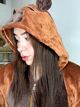 Im Valen Cute online show from 11/28/25, 02:36