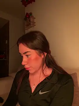Snapshot of Im_Valen_Cute chatting on 04/30/26, 03:46 Im Valen Cute online show from 04/30/26, 03:46