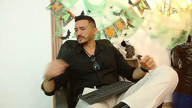 Reiko 85  online show from 10/15/25, 03:01