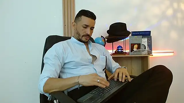 Reiko 85  online show from 11/26/25, 02:51