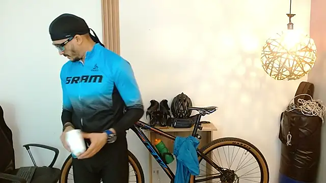 Reiko 85  online show from 11/28/25, 02:31