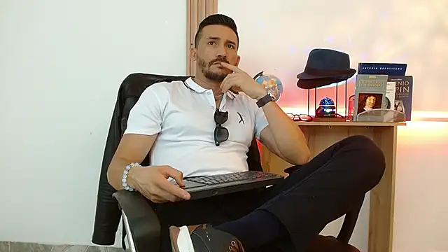 Reiko 85  online show from 11/29/25, 07:28