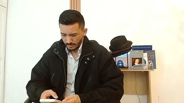 Reiko 85  online show from 11/30/25, 02:43