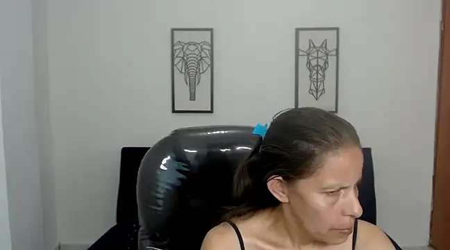 Milf karlye online show from 12/15/24, 03:02