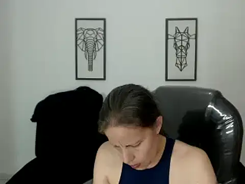 Milf karlye online show from 01/15/25, 06:12