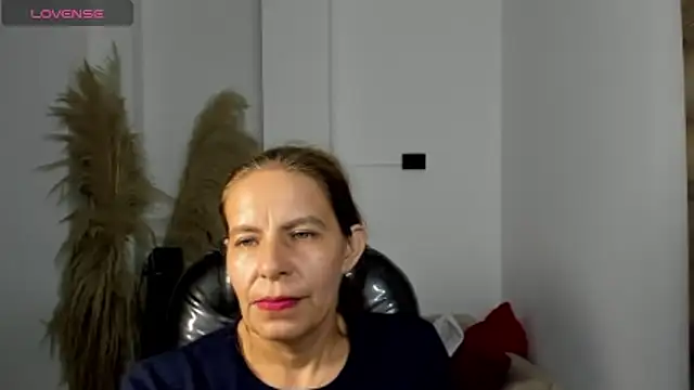 Milf karlye online show from 04/01/26, 02:12