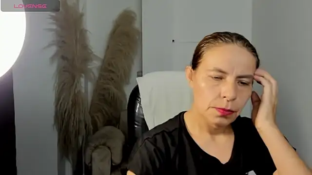 Milf karlye online show from 04/15/26, 01:56