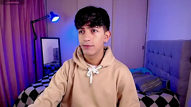 Snapshot of teobowny_ chatting on 01/18/25, 02:02 teobowny online show from 01/18/25, 02:02