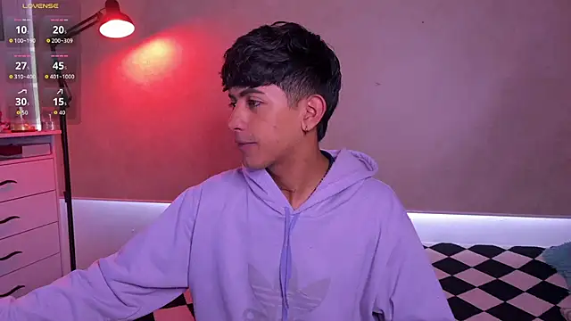 Snapshot of teobowny_ chatting on 10/07/25, 12:35 teobowny online show from 10/07/25, 12:35