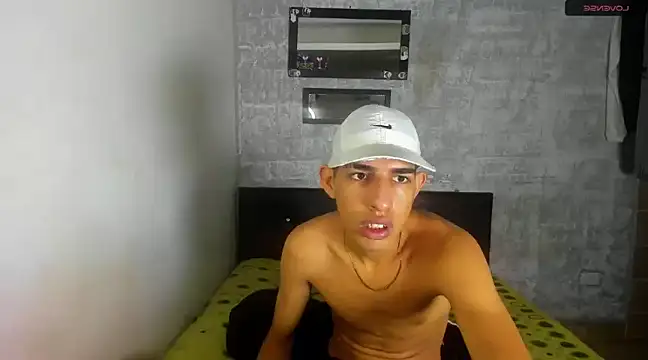 Snapshot of agustin_thelondon chatting on 12/20/24, 05:29 agustin thelondon online show from 12/20/24, 05:29