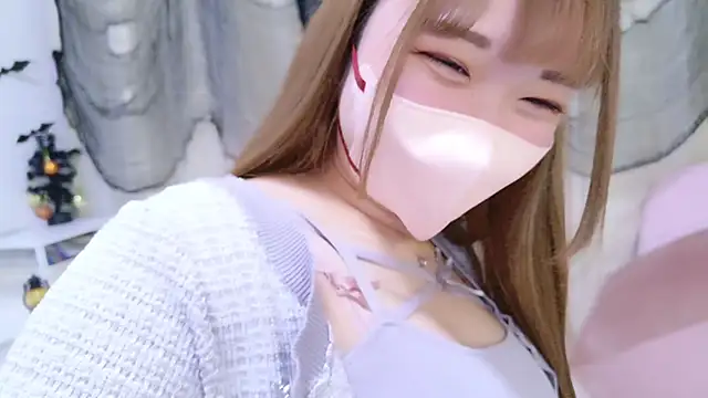 Snapshot of MAIKA_pyon chatting on 10/29/25, 11:28 MAIKA pyon online show from 10/29/25, 11:28