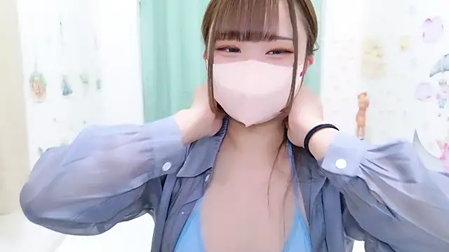 Snapshot of MAIKA_pyon chatting on 11/14/25, 07:56 MAIKA pyon online show from 11/14/25, 07:56