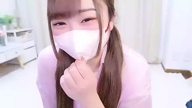 Snapshot of MAIKA_pyon chatting on 11/16/25, 06:24 MAIKA pyon online show from 11/16/25, 06:24