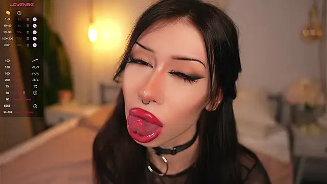 Snapshot of Devilsss_toy chatting on 11/08/25, 04:07 Devilsss toy online show from 11/08/25, 04:07