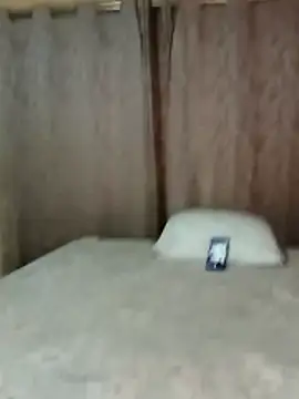 Luciouslips00 online show from 12/01/25, 06:35