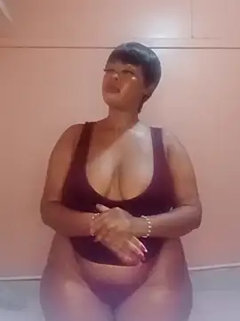 Luciouslips00 online show from 06/06/26, 05:39