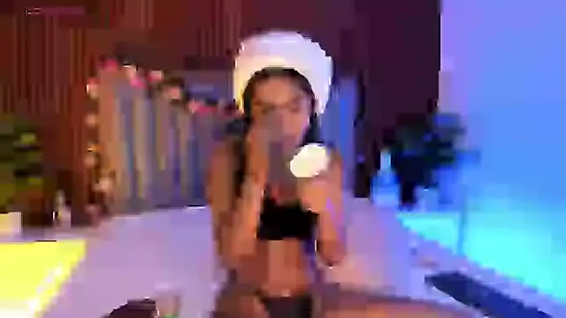 Snapshot of Lucy_Frazier chatting on 12/27/24, 12:01 Lucy Frazier online show from 12/27/24, 12:01