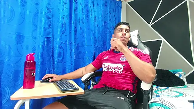 Snapshot of astrom_greyy chatting on 10/29/25, 11:39 astrom greyy online show from 10/29/25, 11:39