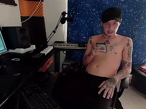 Snapshot of patrik_tattoo_ chatting on 12/04/24, 05:00 patrik tattoo online show from 12/04/24, 05:00