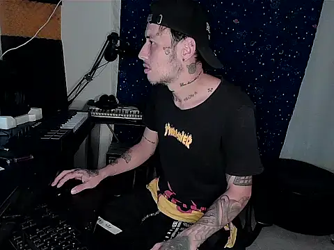 Snapshot of patrik_tattoo_ chatting on 12/06/24, 02:46 patrik tattoo online show from 12/06/24, 02:46