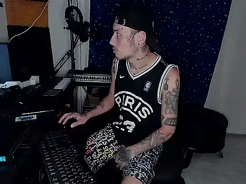 Snapshot of patrik_tattoo_ chatting on 12/06/24, 11:47 patrik tattoo online show from 12/06/24, 11:47