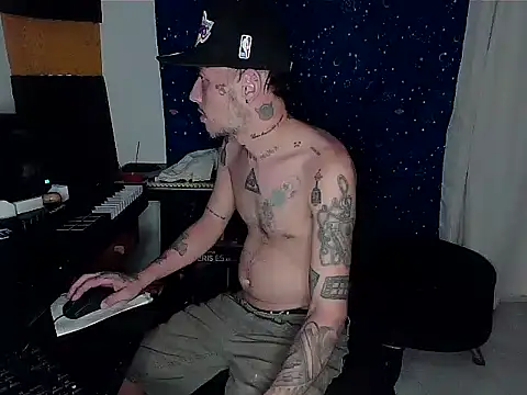 Snapshot of patrik_tattoo_ chatting on 12/28/24, 05:02 patrik tattoo online show from 12/28/24, 05:02