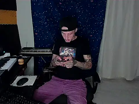 Snapshot of patrik_tattoo_ chatting on 12/30/24, 02:09 patrik tattoo online show from 12/30/24, 02:09