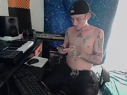 Snapshot of patrik_tattoo_ chatting on 01/06/25, 08:39 patrik tattoo online show from 01/06/25, 08:39