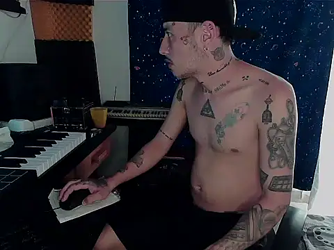 Snapshot of patrik_tattoo_ chatting on 01/07/25, 02:41 patrik tattoo online show from 01/07/25, 02:41