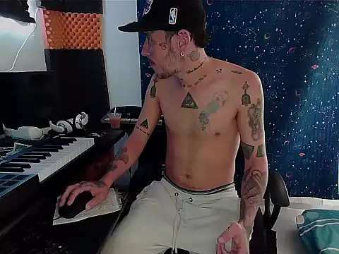 Snapshot of patrik_tattoo_ chatting on 01/18/25, 03:38 patrik tattoo online show from 01/18/25, 03:38