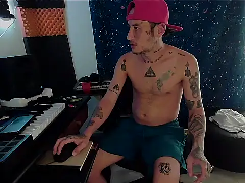 Snapshot of patrik_tattoo_ chatting on 02/15/25, 09:26 patrik tattoo online show from 02/15/25, 09:26