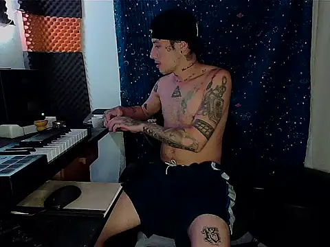 Snapshot of patrik_tattoo_ chatting on 02/26/25, 03:32 patrik tattoo online show from 02/26/25, 03:32