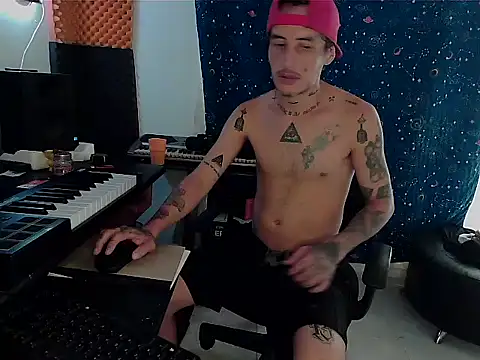 Snapshot of patrik_tattoo_ chatting on 03/19/25, 03:40 patrik tattoo online show from 03/19/25, 03:40