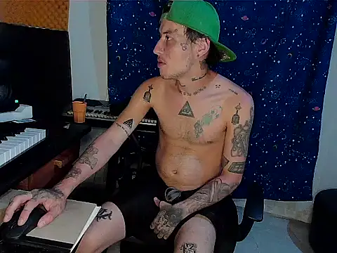 Snapshot of patrik_tattoo_ chatting on 03/21/25, 03:01 patrik tattoo online show from 03/21/25, 03:01