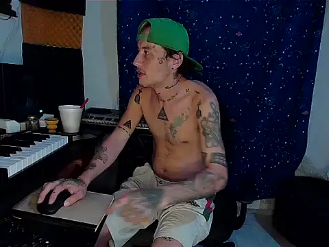 Snapshot of patrik_tattoo_ chatting on 03/22/25, 03:52 patrik tattoo online show from 03/22/25, 03:52