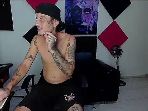 Snapshot of patrik_tattoo_ chatting on 10/08/25, 04:54 patrik tattoo online show from 10/08/25, 04:54