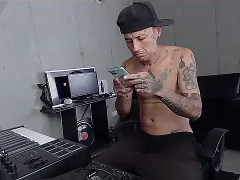 patrik tattoo  online show from 02/06/26, 05:16