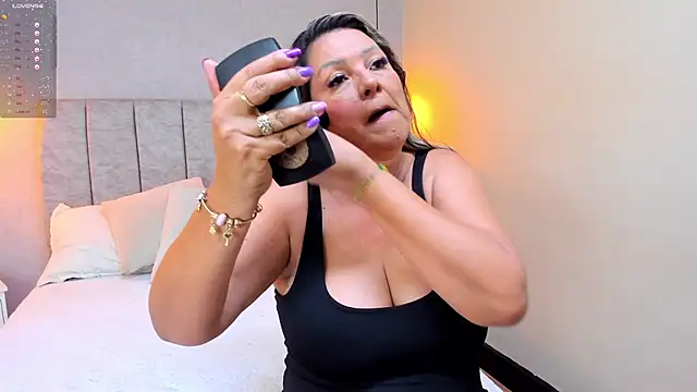 Snapshot of tutu_milf chatting on 01/27/25, 07:03 tutu milf online show from 01/27/25, 07:03