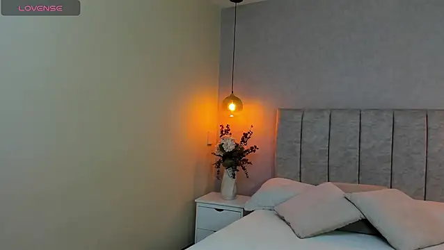 Snapshot of tutu_milf chatting on 03/22/25, 06:47 tutu milf online show from 03/22/25, 06:47