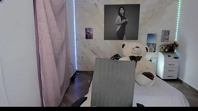 alinabozz1 online show from 04/11/26, 03:33