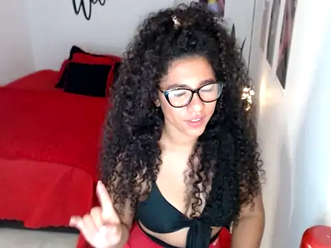 Snapshot of bellacrespalatina chatting on 09/16/25, 07:31 bellacrespalatina online show from 09/16/25, 07:31