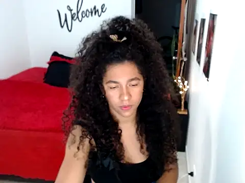 Snapshot of bellacrespalatina chatting on 09/17/25, 11:28 bellacrespalatina online show from 09/17/25, 11:28