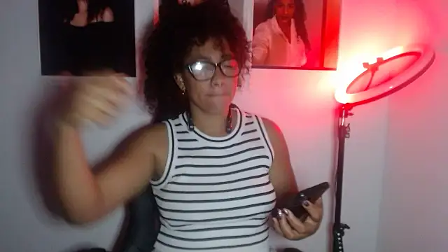 Snapshot of bellacrespalatina chatting on 10/07/25, 08:33 bellacrespalatina online show from 10/07/25, 08:33