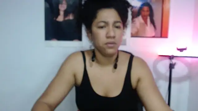 Snapshot of bellacrespalatina chatting on 10/09/25, 02:42 bellacrespalatina online show from 10/09/25, 02:42