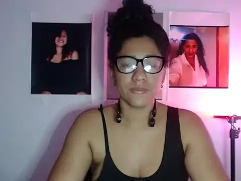 Snapshot of bellacrespalatina chatting on 10/10/25, 09:03 bellacrespalatina online show from 10/10/25, 09:03