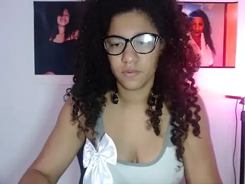 Snapshot of bellacrespalatina chatting on 10/11/25, 07:23 bellacrespalatina online show from 10/11/25, 07:23