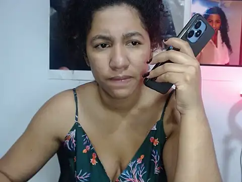 Snapshot of bellacrespalatina chatting on 10/12/25, 10:31 bellacrespalatina online show from 10/12/25, 10:31