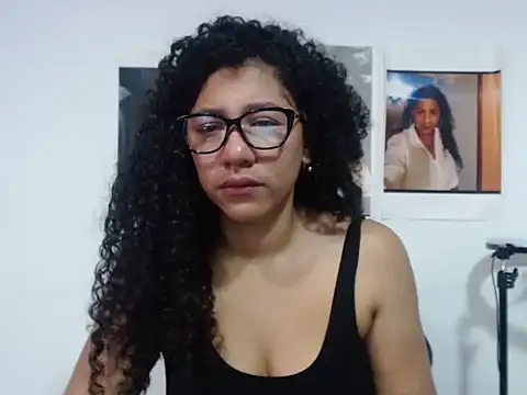 Snapshot of bellacrespalatina chatting on 10/16/25, 08:10 bellacrespalatina online show from 10/16/25, 08:10