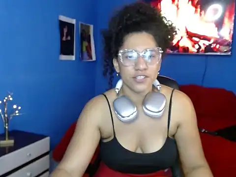 Snapshot of bellacrespalatina chatting on 10/23/25, 03:06 bellacrespalatina online show from 10/23/25, 03:06