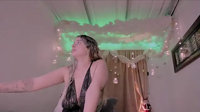 Snapshot of Lauu_G chatting on 12/17/24, 03:39 Lauu G online show from 12/17/24, 03:39